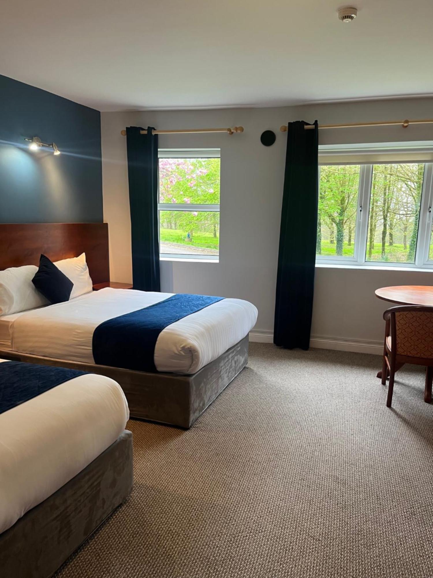 Fernhill Lodge Carrigaline コーク エクステリア 写真